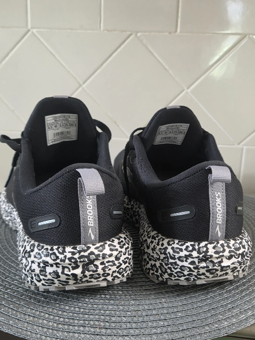 Brooks Women's Running Shoes Black Leopard Print Size 8.5 - photo 2
