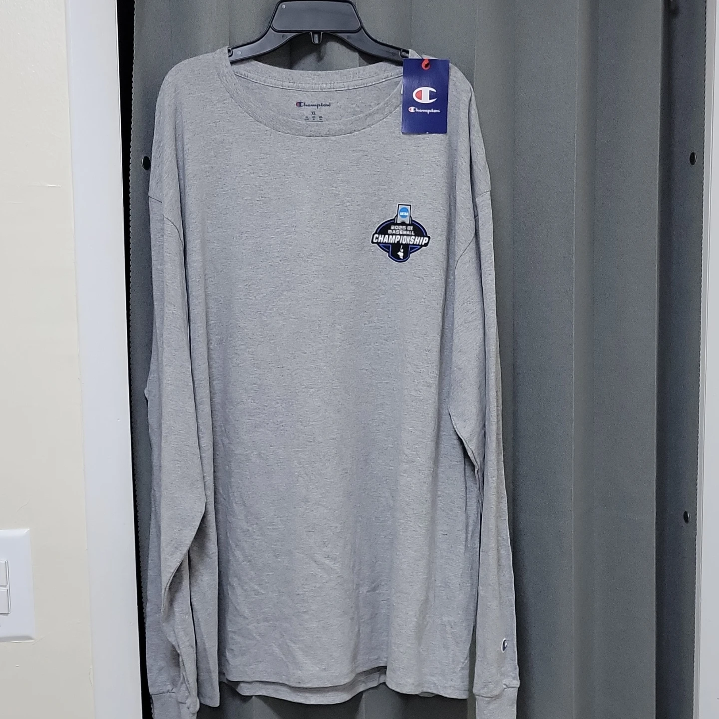 Champion NCAA 2025 Baseball Championship Long Sleeve Shirt XL