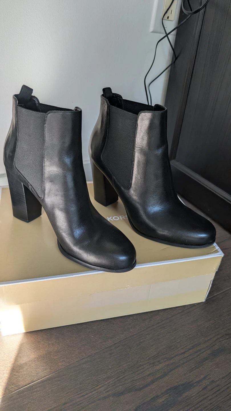 Michael Kors Lottie Bootie Leather Ankle Boots - Black - US 10M