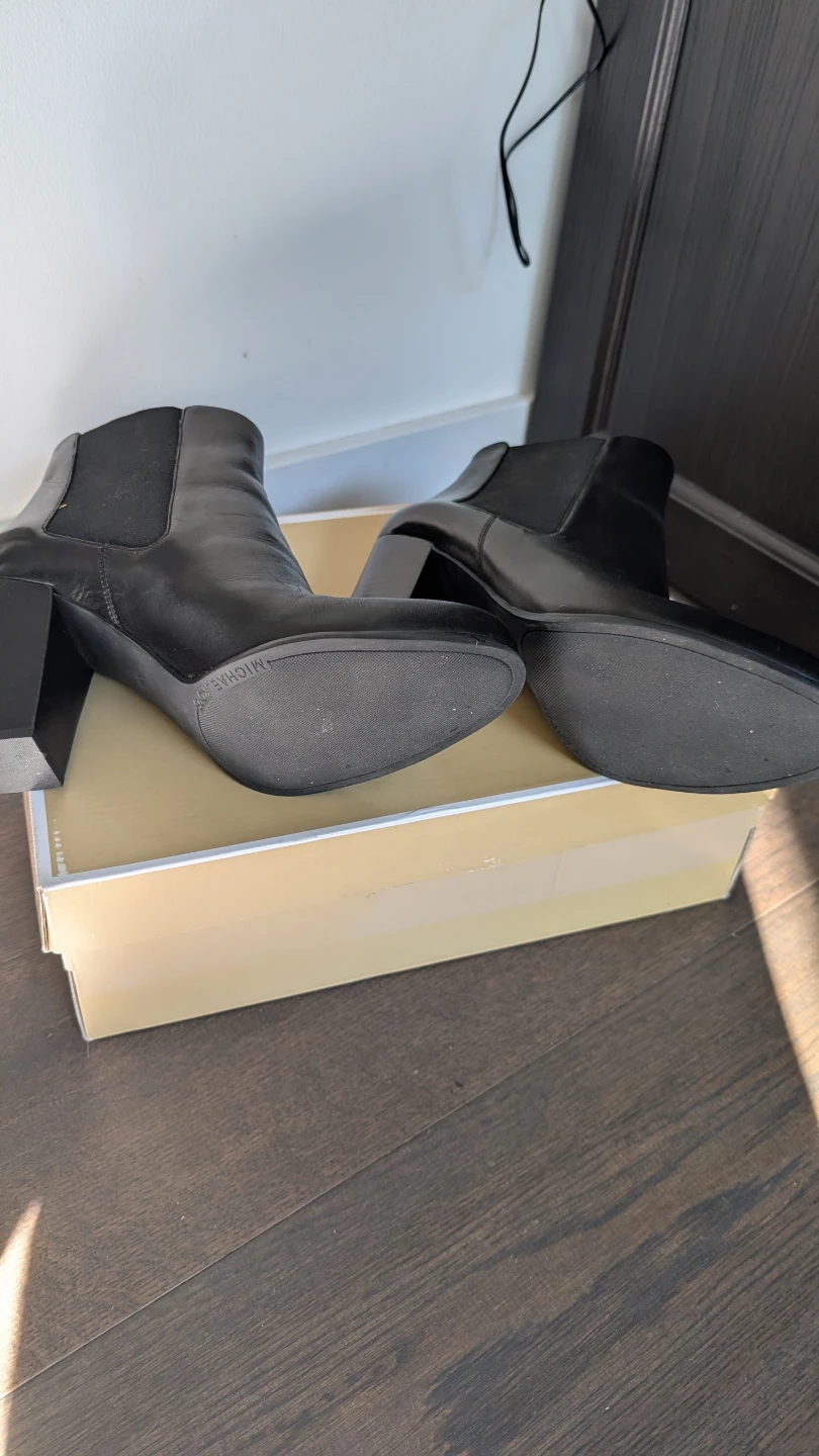 Michael Kors Lottie Bootie Leather Ankle Boots - Black - US 10M - photo 4