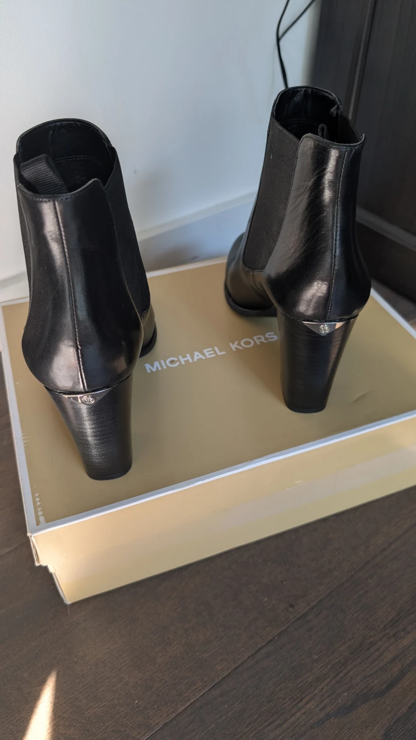 Michael Kors Lottie Bootie Leather Ankle Boots - Black - US 10M - photo 5