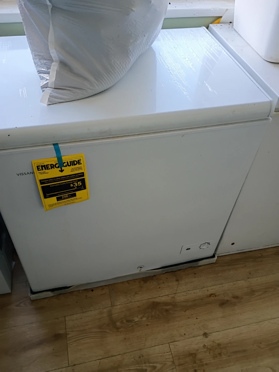 Washer and dryer, two chest freezers - photo 2