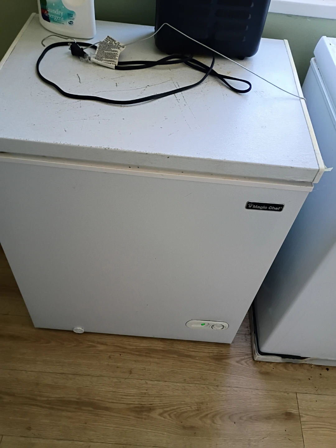 Washer and dryer, two chest freezers - photo 3