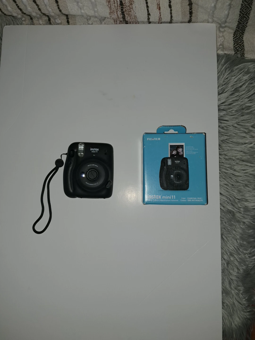 FujiFlim instax mini 11 camera