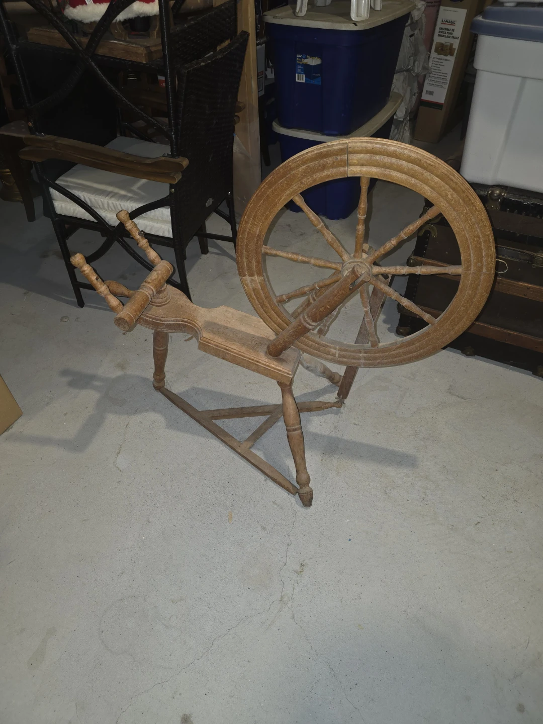 Antique wooden spinning wheel - photo 2