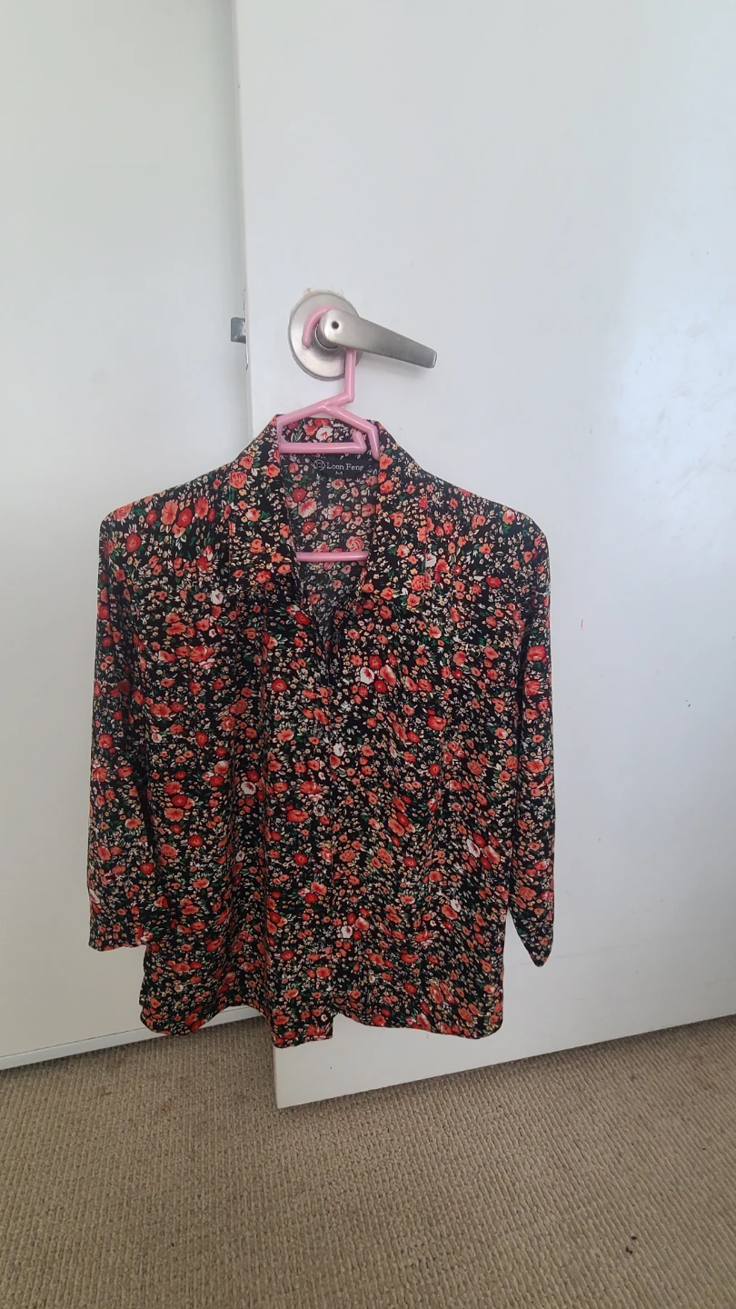 Lovely Floral Pattern Button-Down Blouse - Size M