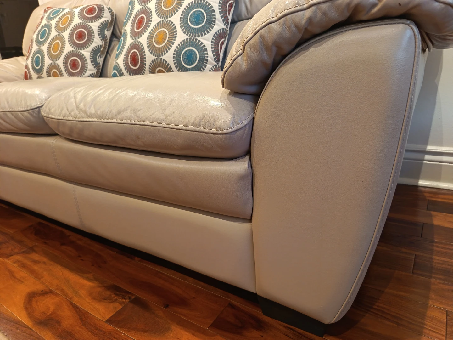 Beige Leather Sofa with Decorative Pillows