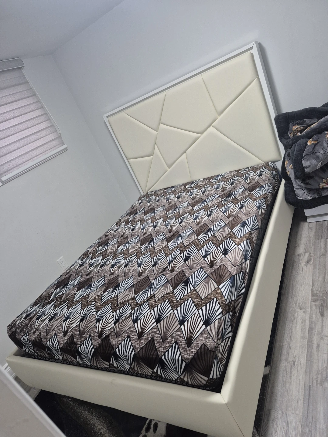 Queen hydrulic storage bed (without mattress) set - photo 5