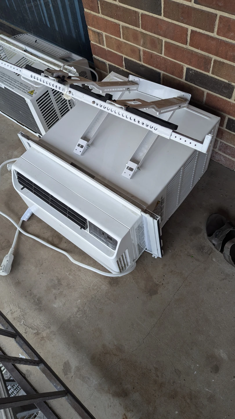 LG Window Air Conditioner with Mounting Bracket - photo 3