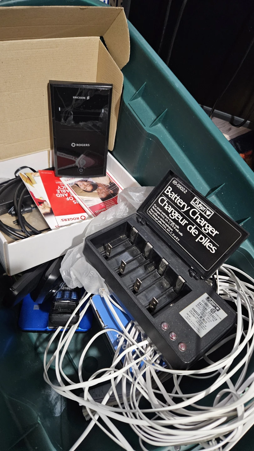 Computers, flip phones, home phones etc. - photo 2