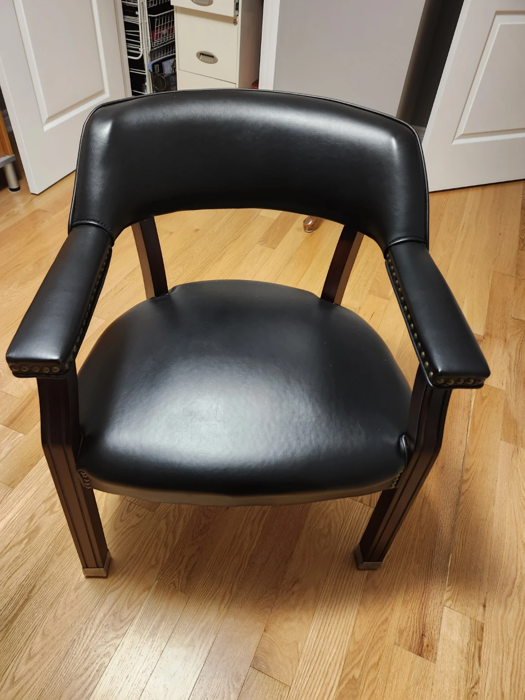 Black Faux Leather Accent Chair. X3 Great for office - photo 2