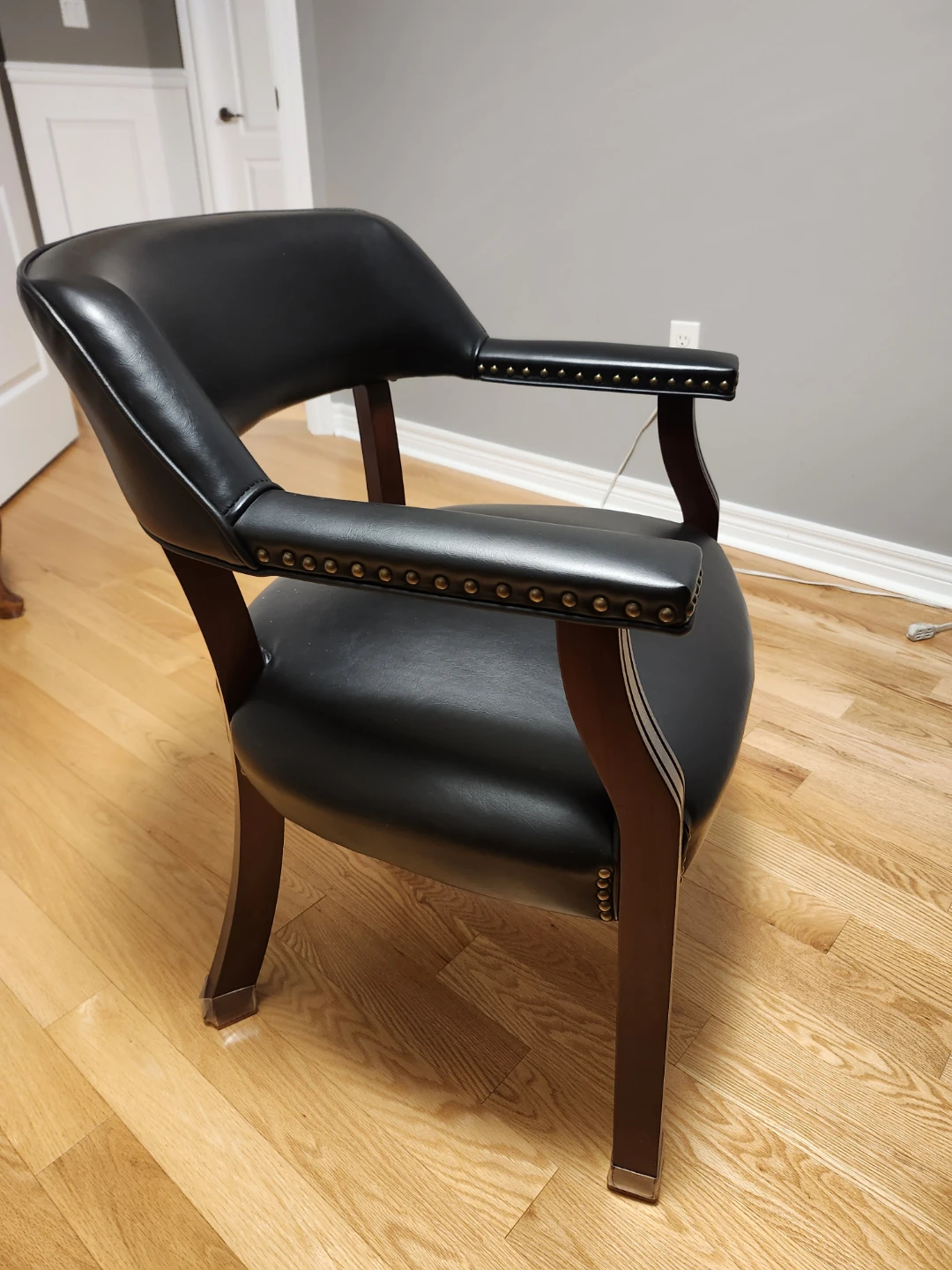 Black Faux Leather Accent Chair. X3 Great for office - photo 3