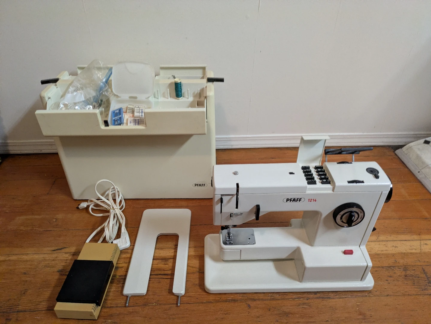 Pfaff 1214 Sewing Machine ⚽