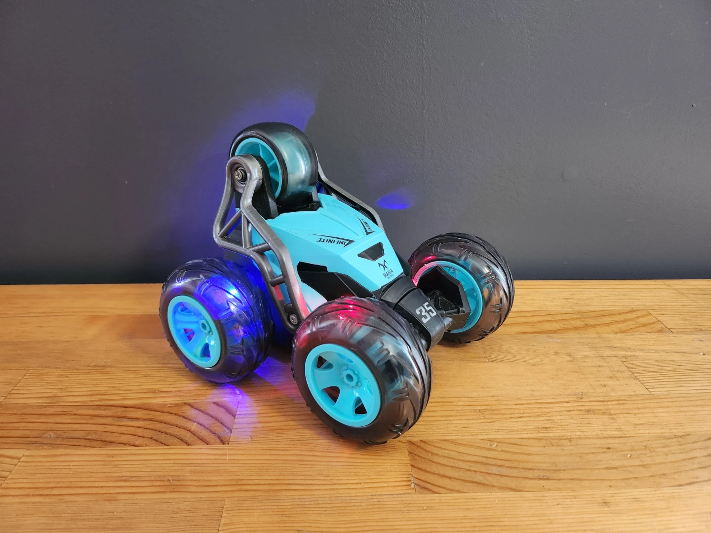 Mania RC Stunt Car *(Missing remote control. Car only)* ⚽️
