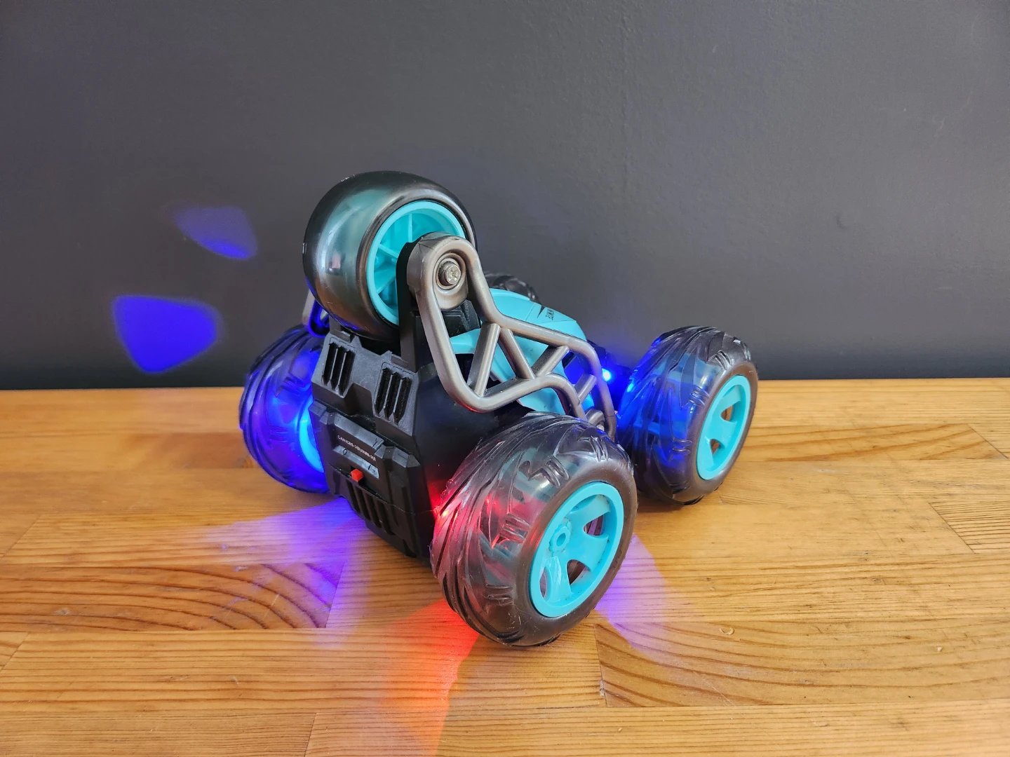 Mania RC Stunt Car *(Missing remote control. Car only)* ⚽️ - photo 2