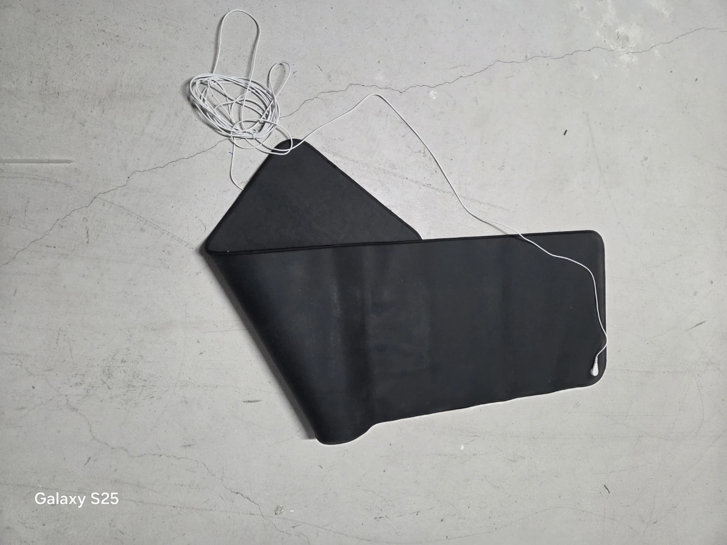 Black mouse pad with cable - photo 2