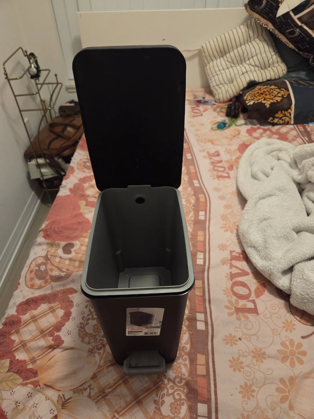 Sterilite StepOn Garbage Can - photo 3