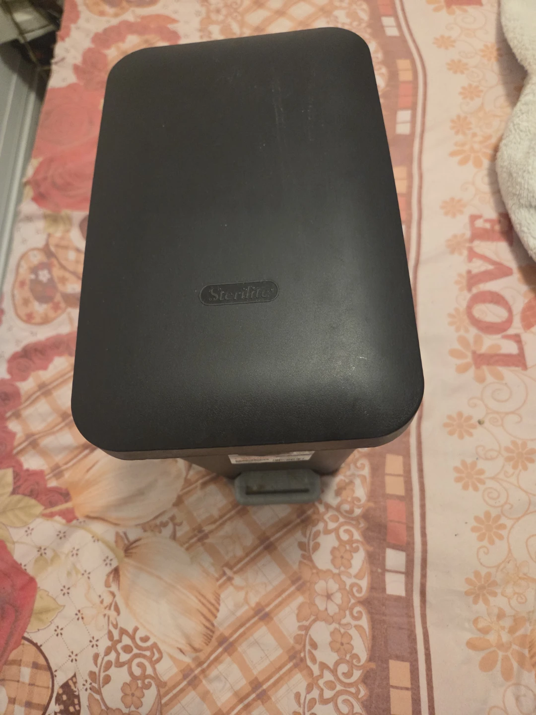 Sterilite StepOn Garbage Can - photo 4
