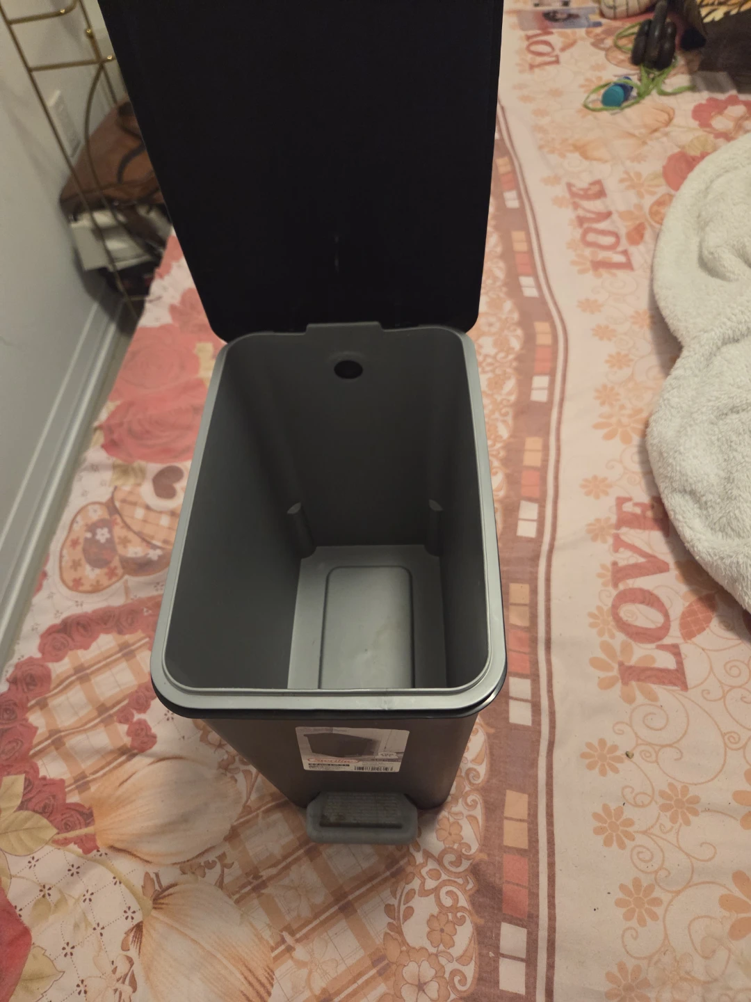 Sterilite StepOn Garbage Can - photo 5