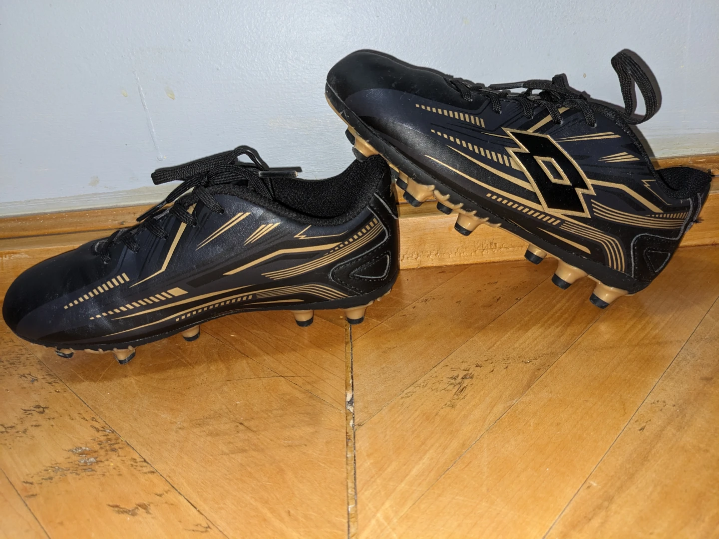 Youth (Kids) Soccer Cleats - Size 1 - photo 2
