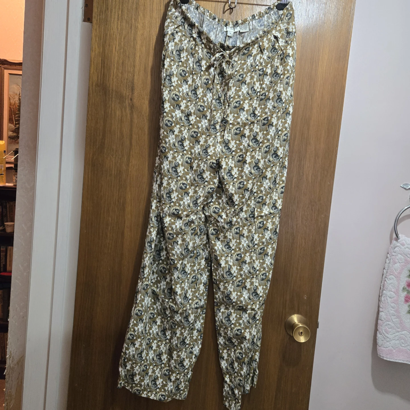 Ann Taylor Floral Print Pants Size M