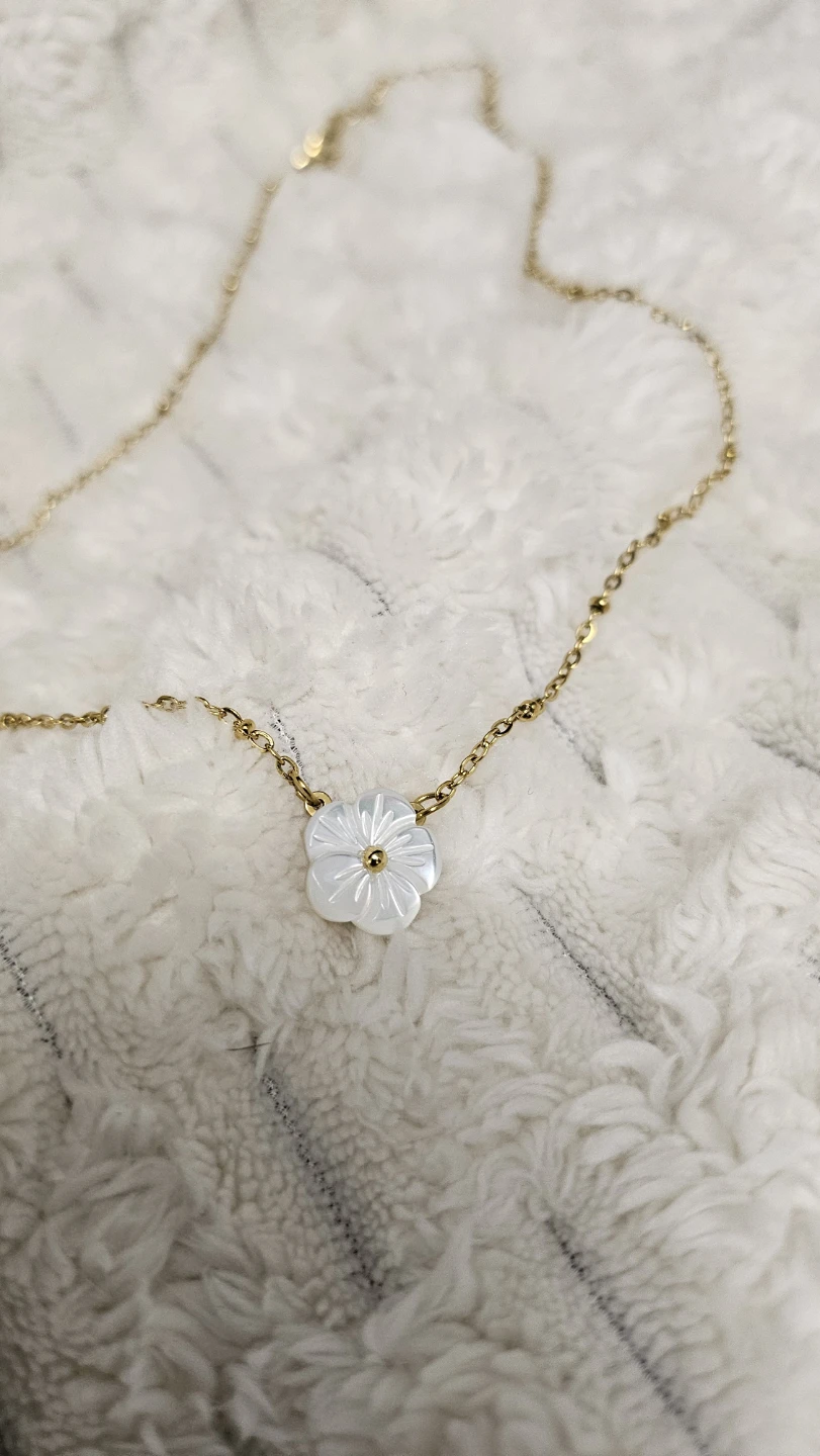 Gold Tone Stainless Steel Flower Pendant Necklace