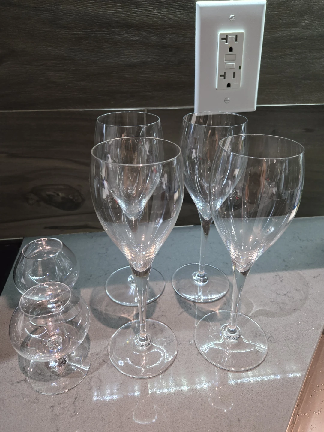 Set of 6 Clear Glass Wine Glasses