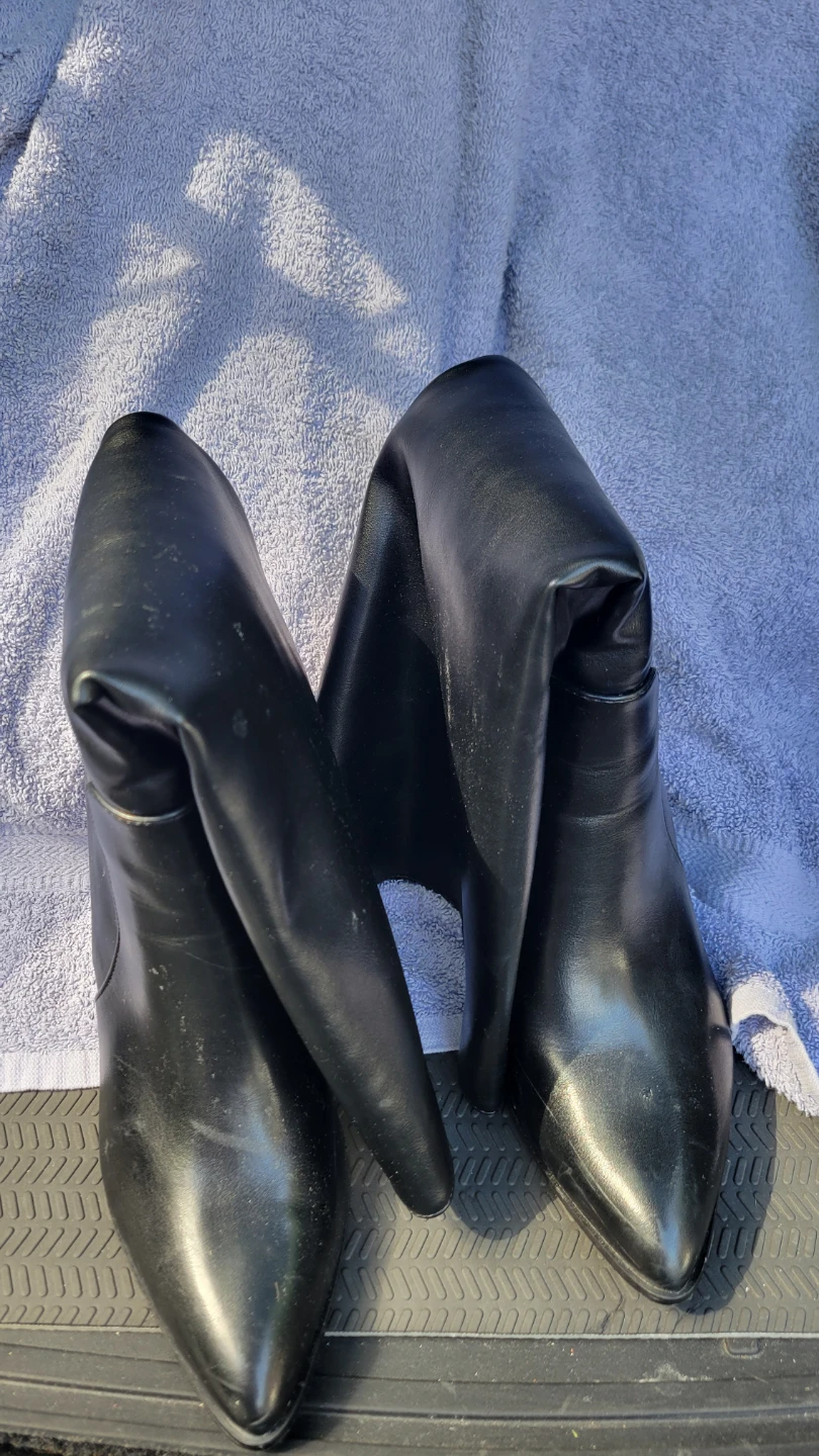 Black Pointed Toe Knee-High Boots