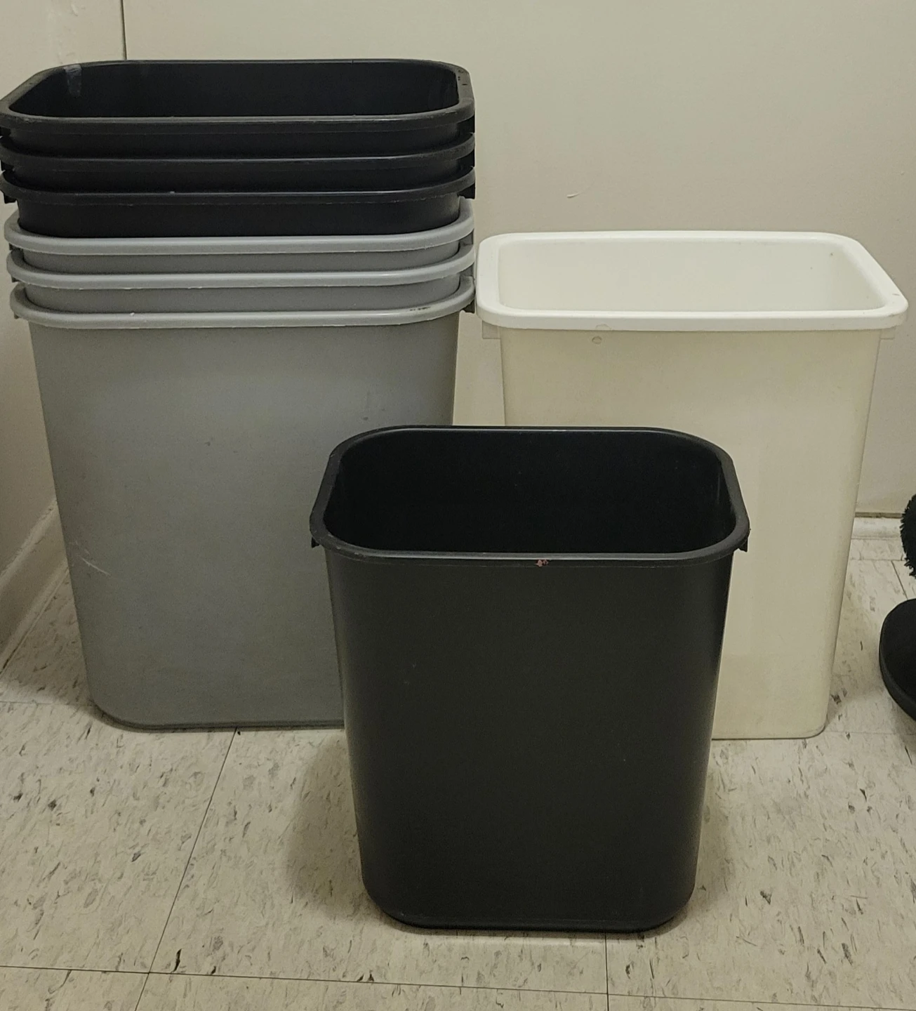 Assorted Plastic Trash Cans ⚽