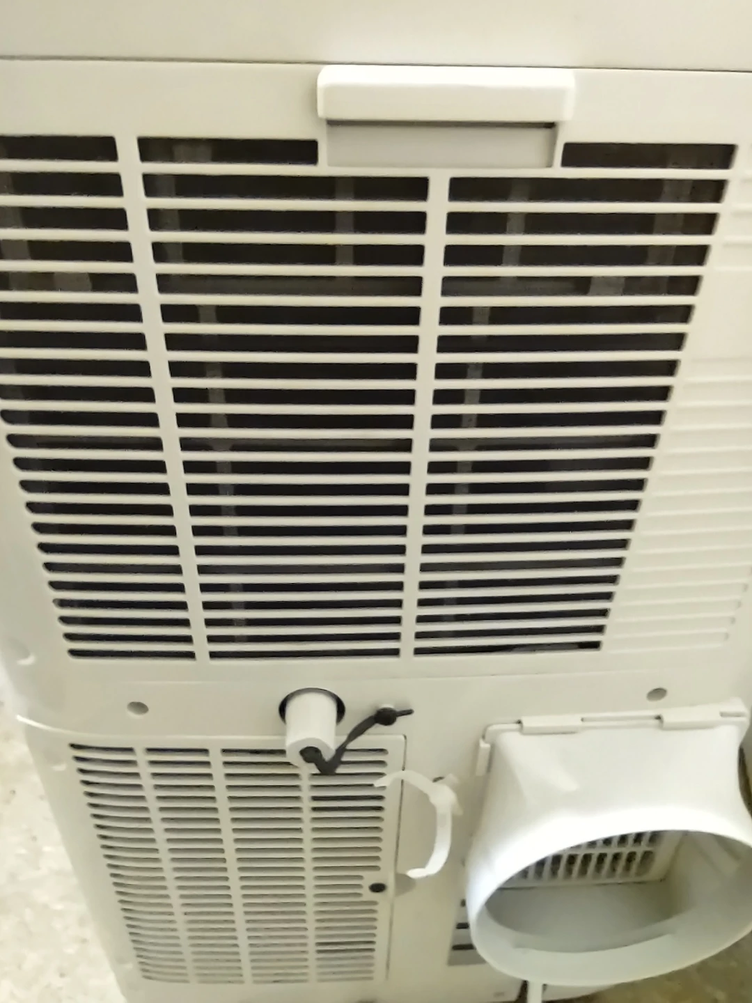 LG Portable Air Conditioner + new horse - photo 3