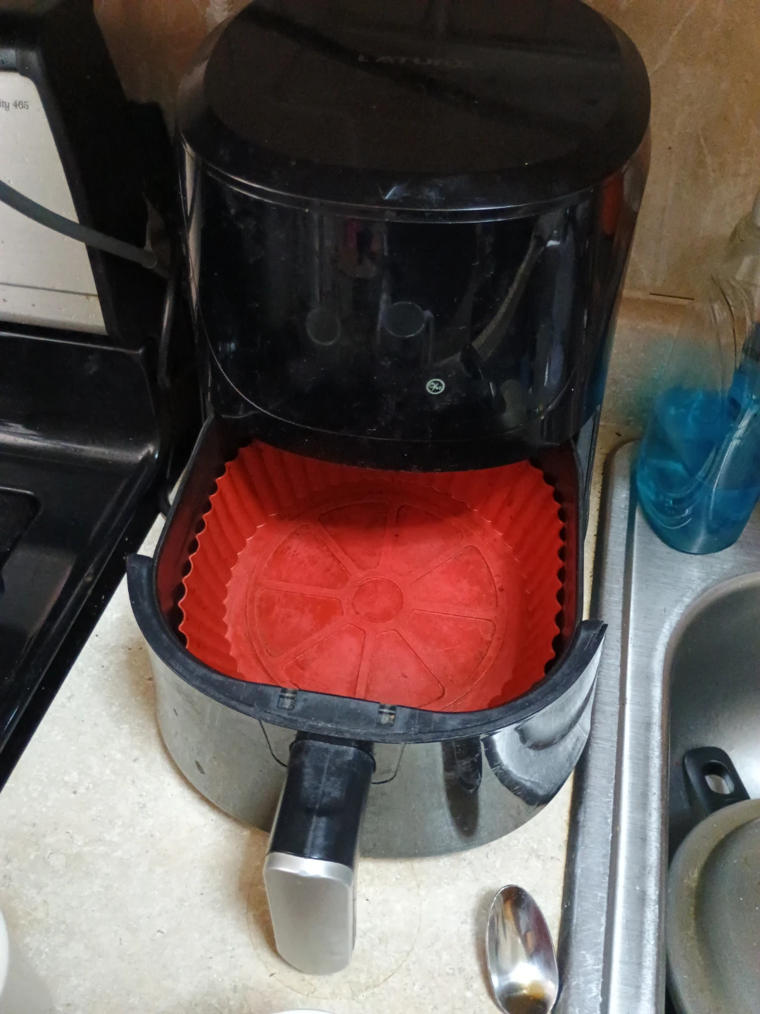 Black GE Air Fryer with Red Silicone Liner - photo 2