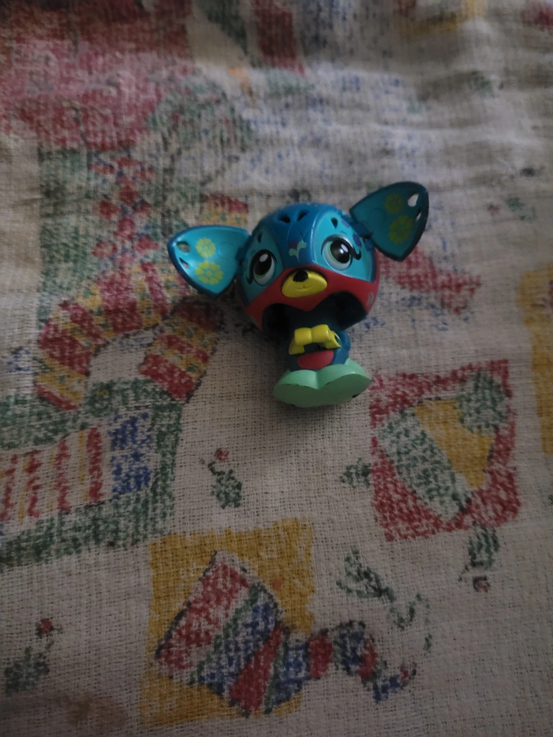 Zoobles! figure from the Spin Master Petagonia collection.