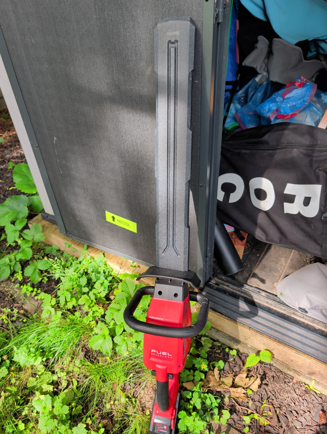 Milwaukee M18 FUEL Hedge Trimmer - photo 2