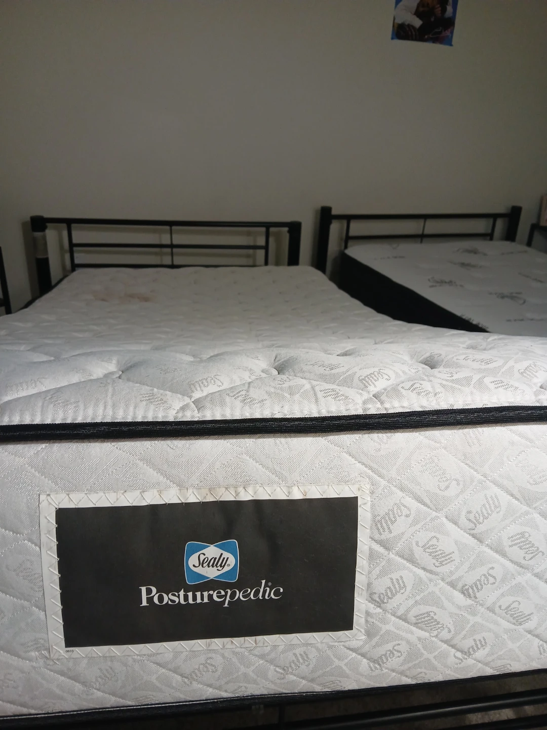 Set Of 2 Twin Metal Bed Frames with 2 Matresses - photo 4