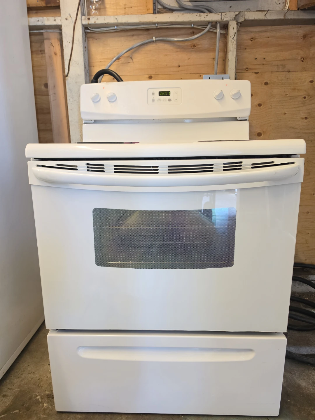 Frigidaire 30" White Electric Coil Range - Delivery Available 🚚 - photo 2