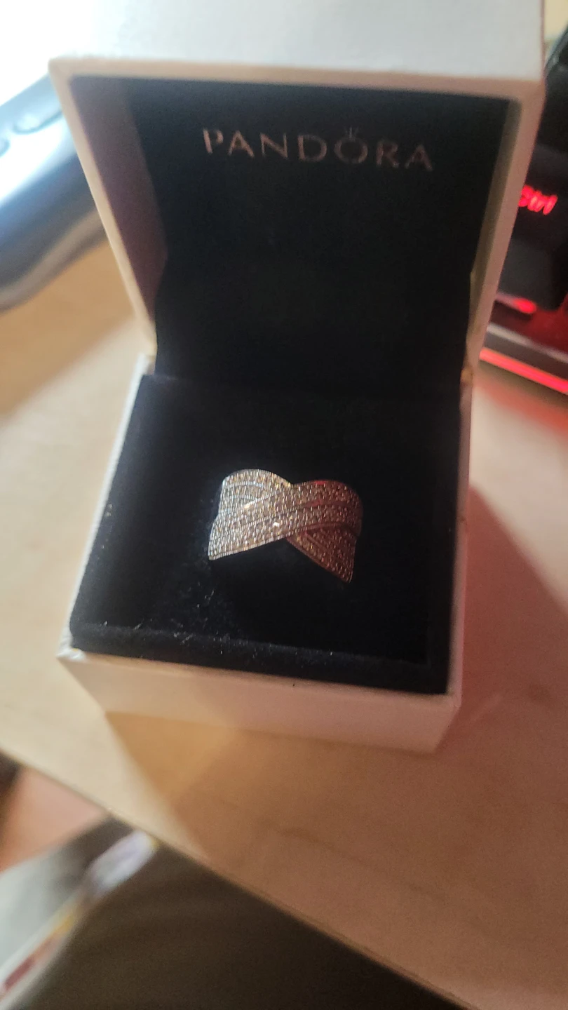 18kt white gold crossover ring