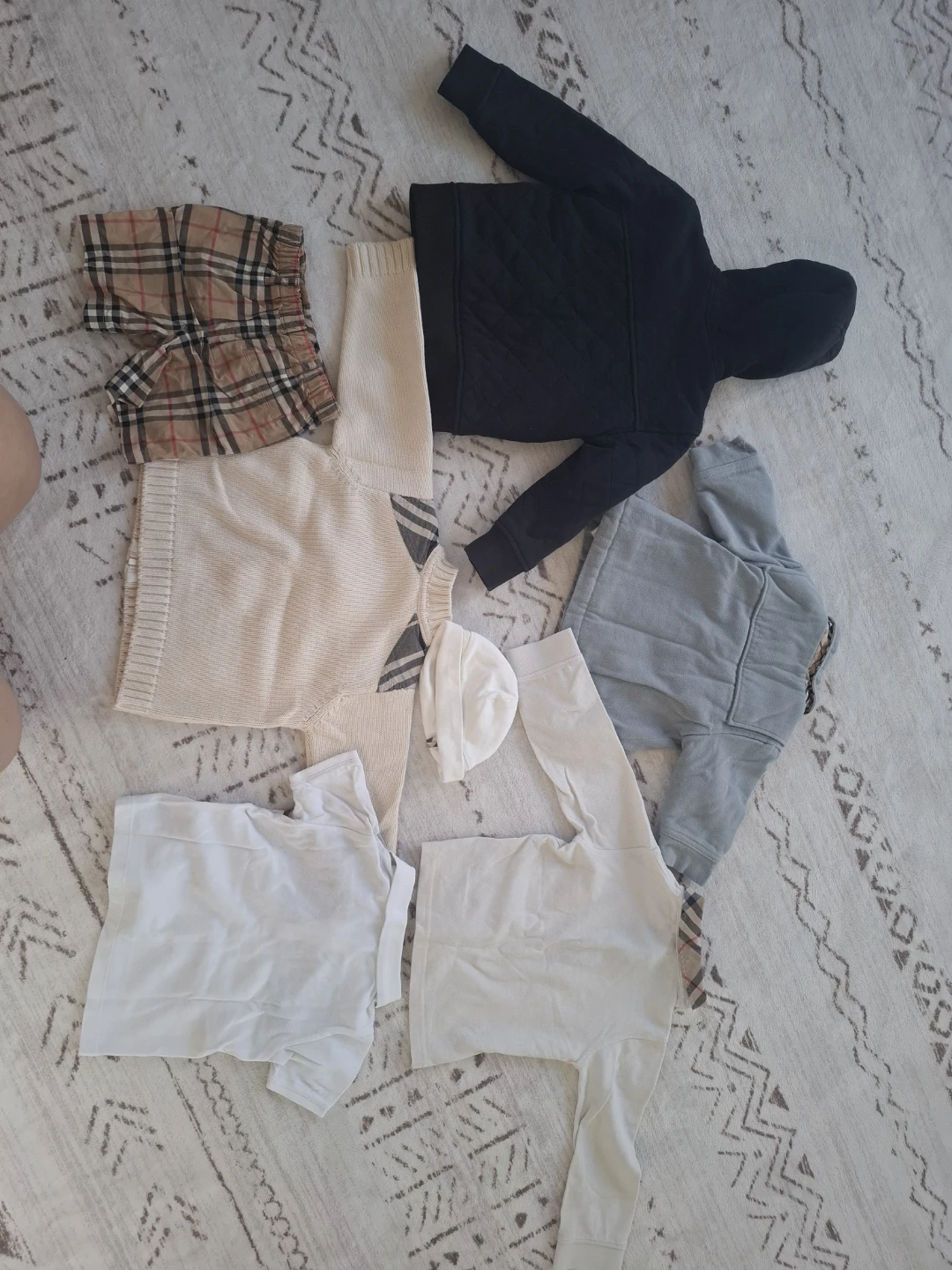 Burberry Baby Shorts, shirts, jackets, hat - photo 2