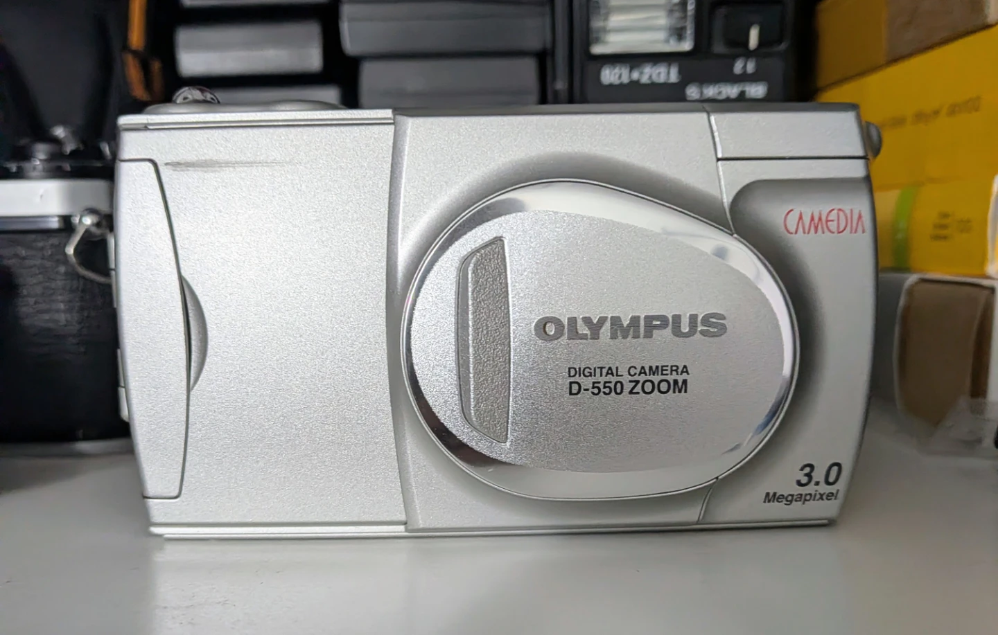 Olympus CAMEDIA D-550 Zoom Digital Camera - photo 2