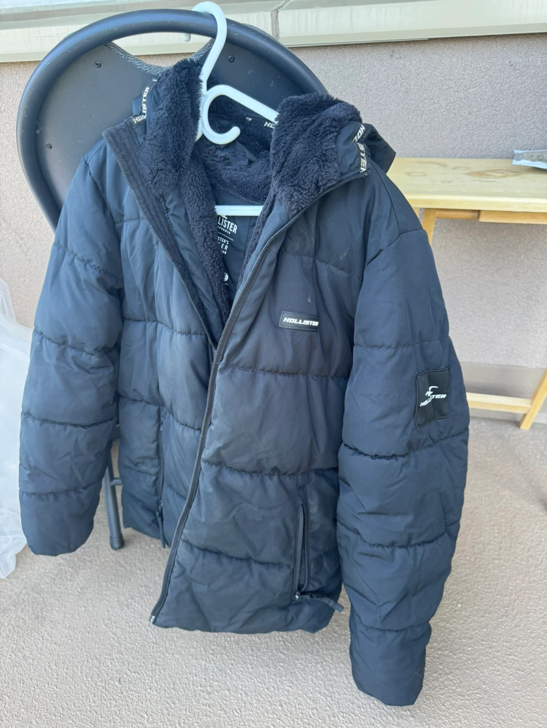 Hollister Puffer Jacket - Black - Medium