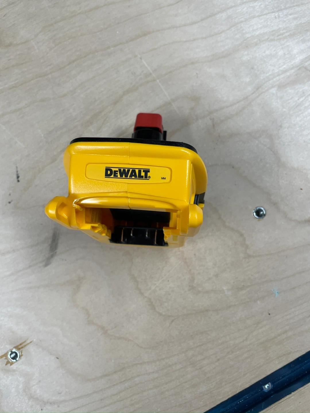 DeWalt DCA1820 20V to 18V Adapter - photo 3