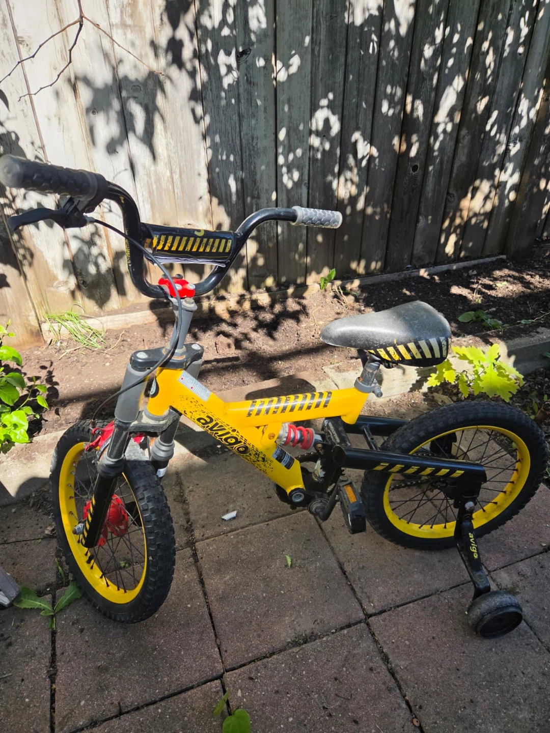 Avigo Yellow Kids Bike with Training Wheels