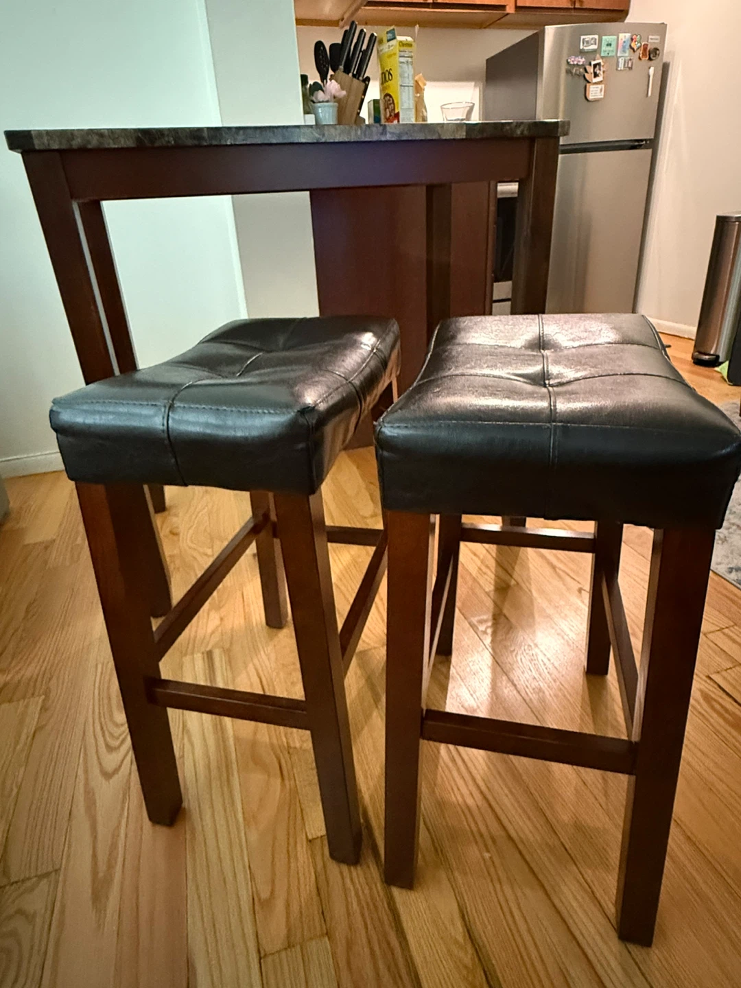 Counter-Height Table with 2 Stools - photo 3