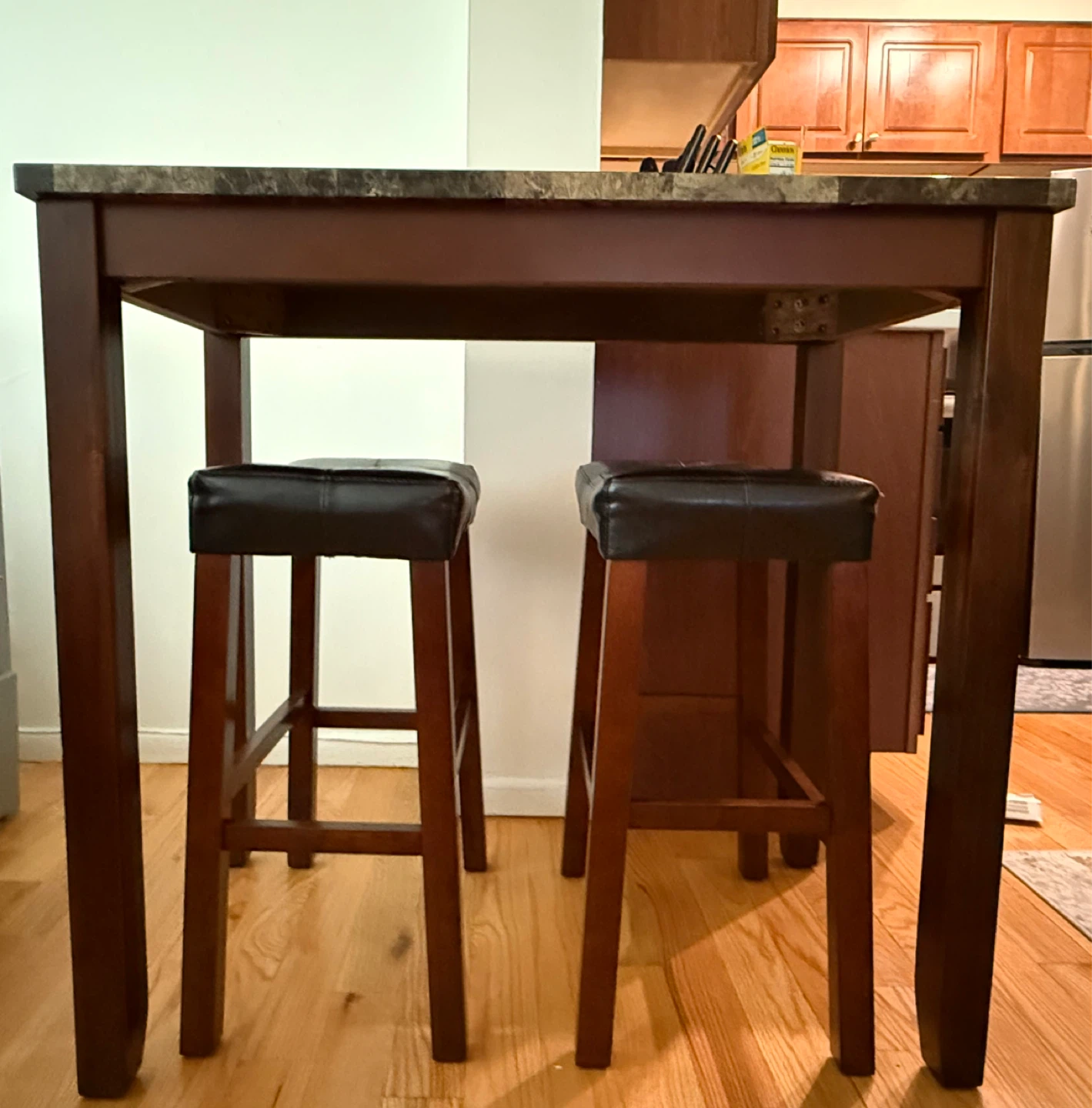 Counter-Height Table with 2 Stools