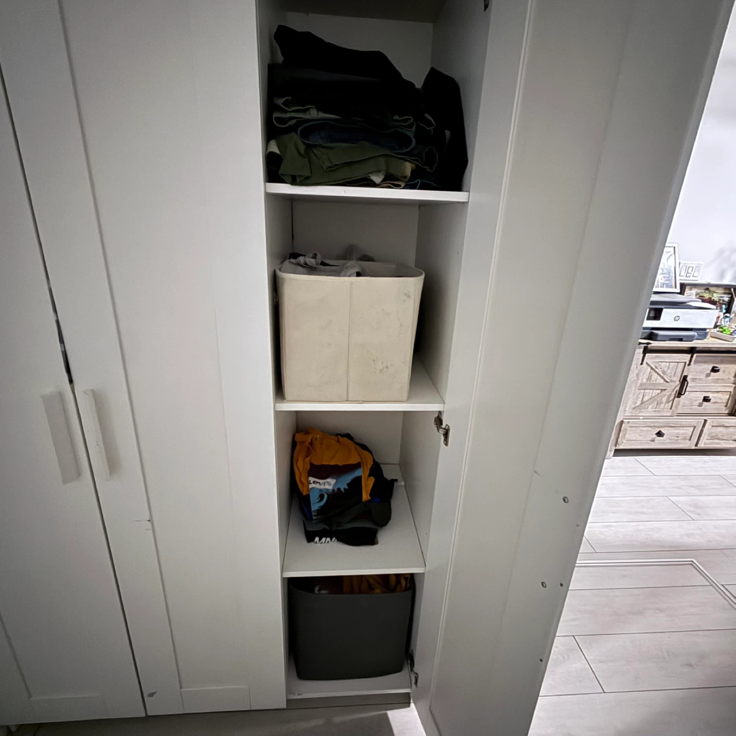 White 3-Door Wardrobe with Mirror - photo 4