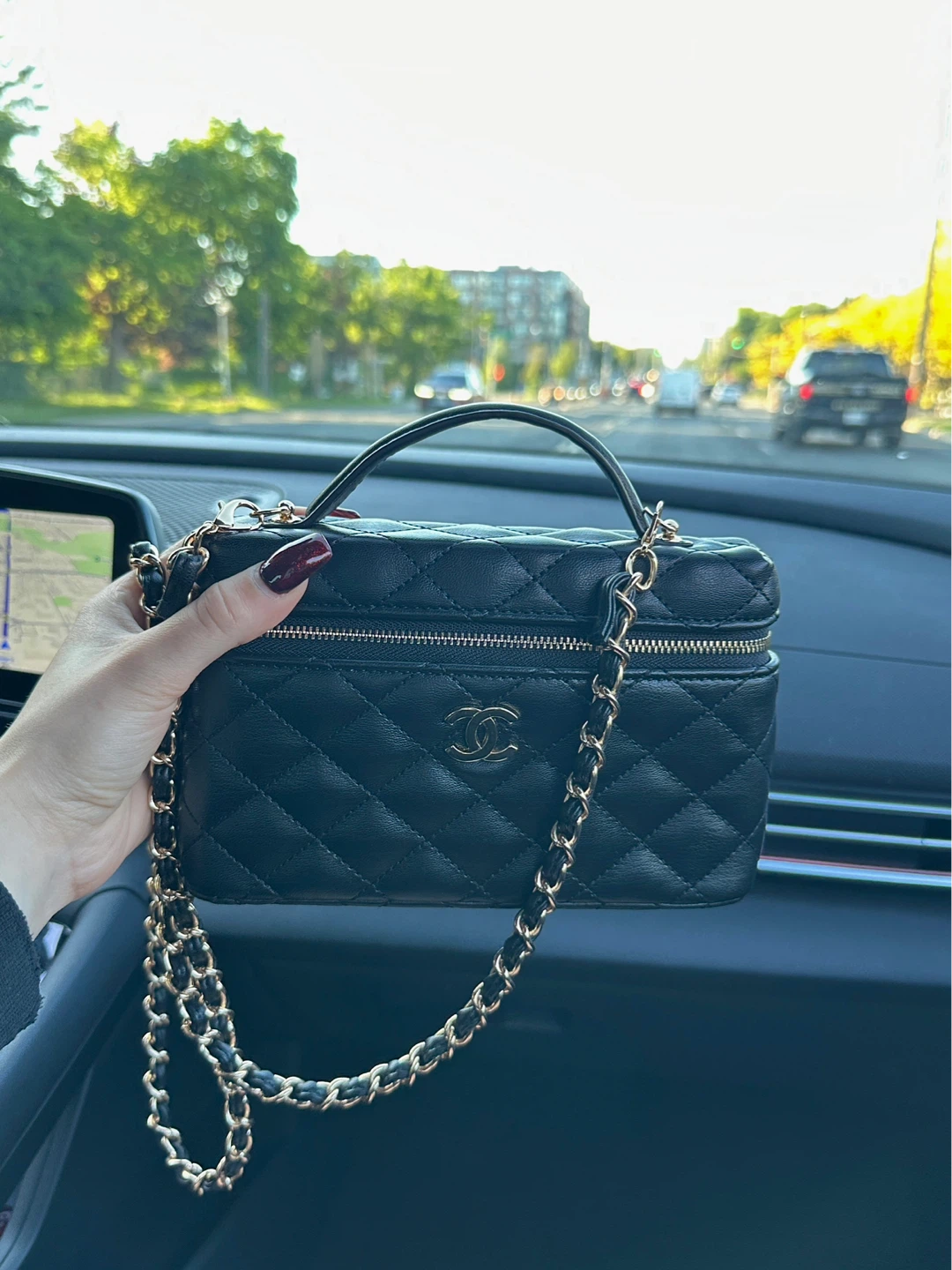 (250) Chanel Vanity Case Bag - photo 3