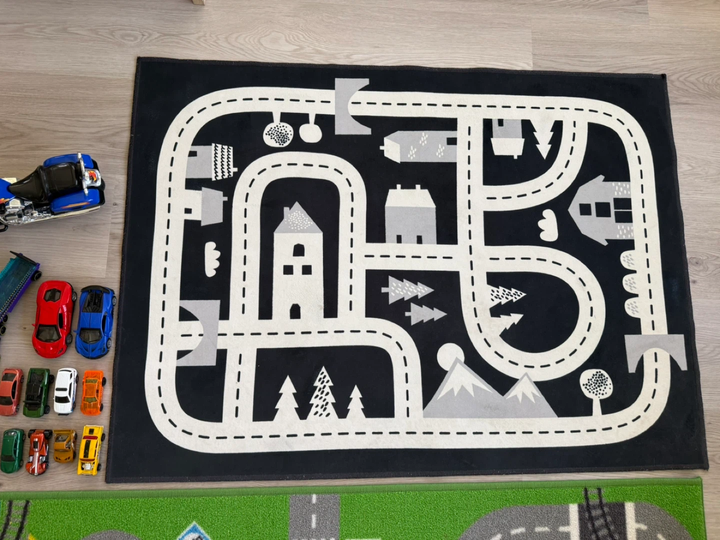 Two excellent condition CarPlay mats & toy cars - photo 4