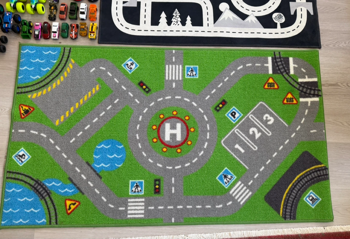 Two excellent condition CarPlay mats & toy cars - photo 2