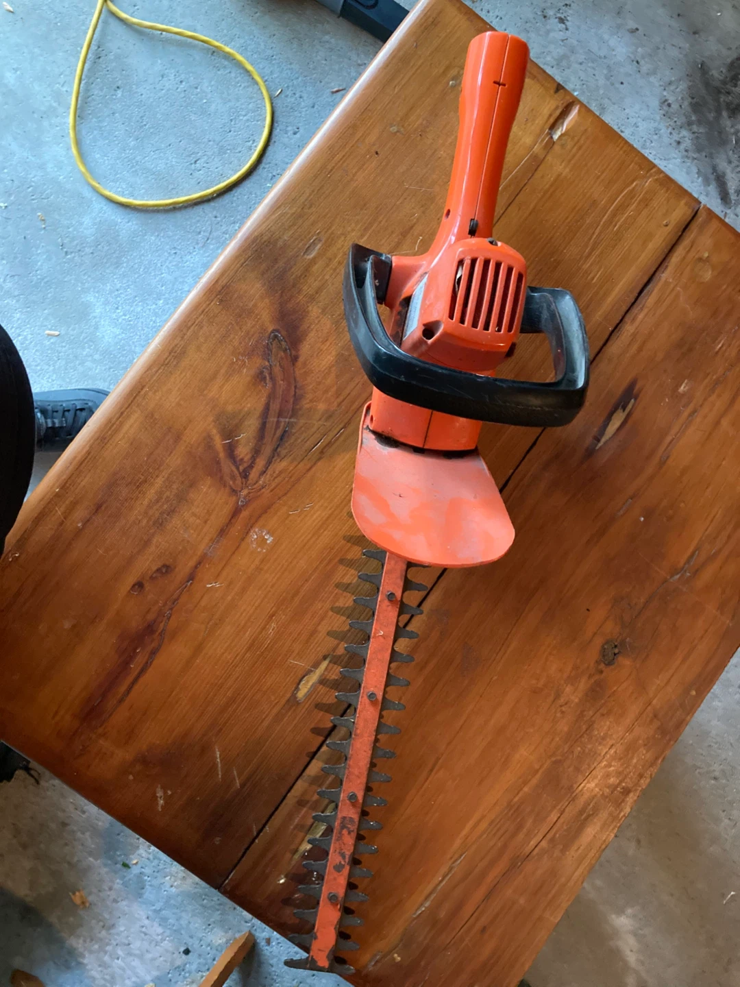 Black & Decker 16" Shrub & Hedge Trimmer