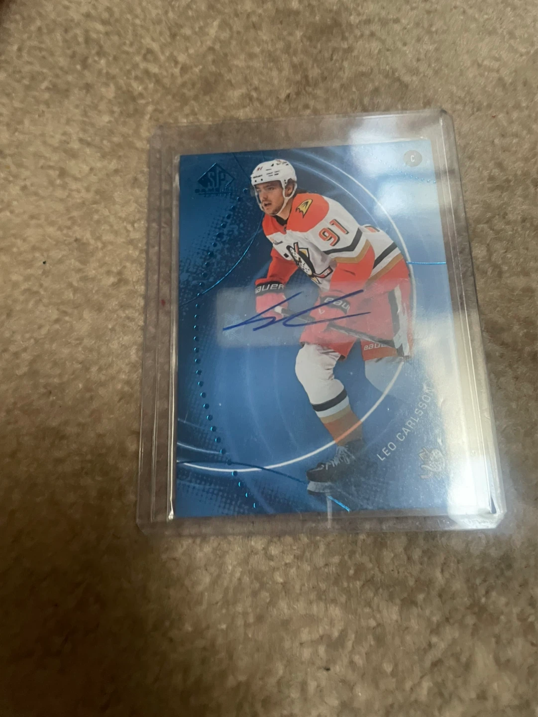 Leo Carlsson Autographed Hockey Card