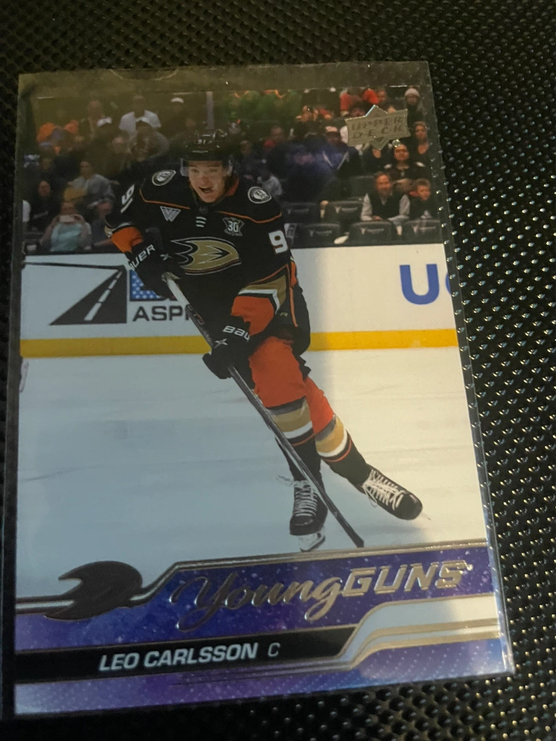 Upper Deck Leo Carlsson Young Guns Hockey Card - photo 4